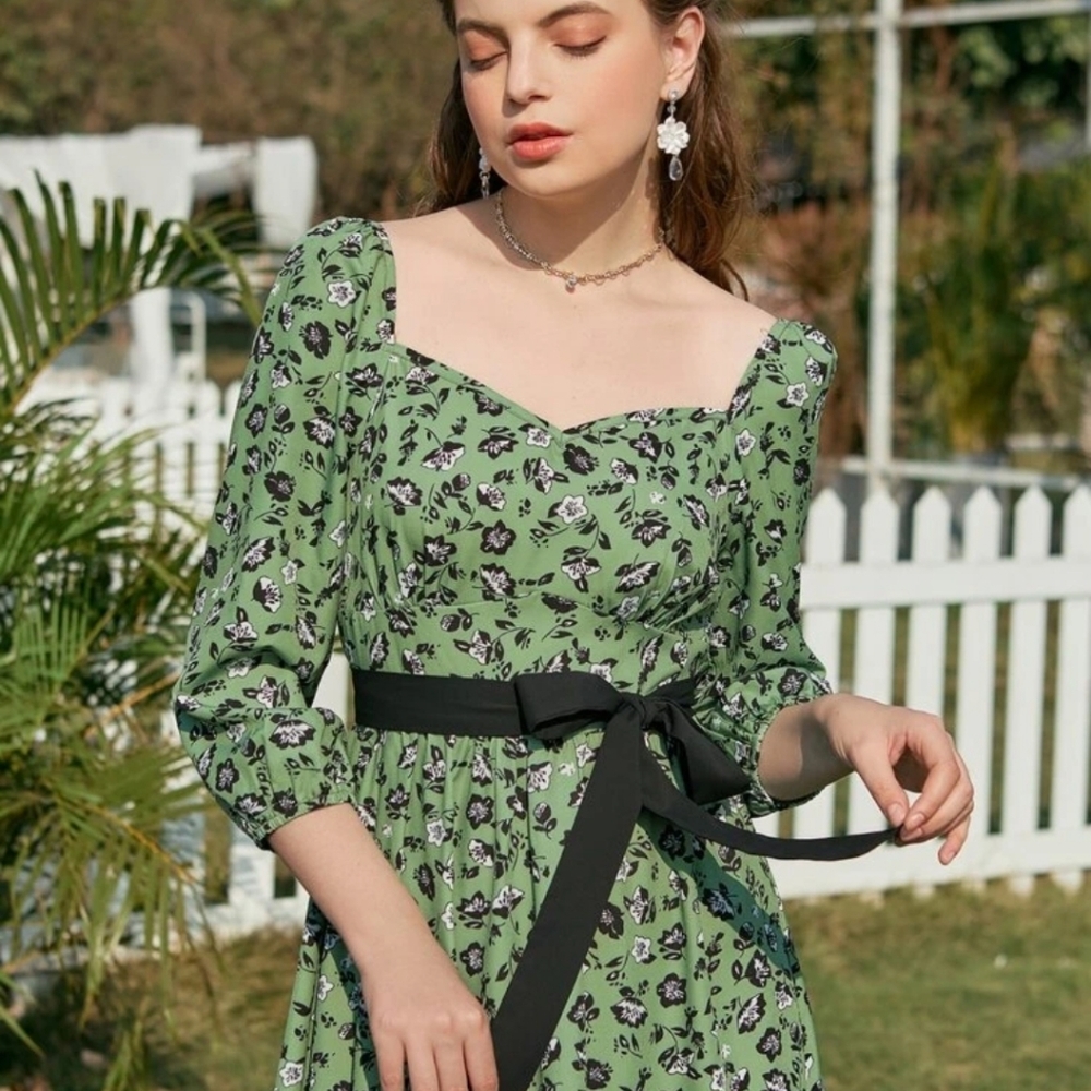 Ditsy floral print sweetheart belted dress